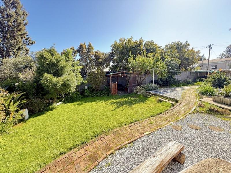 4 Bedroom Property for Sale in Bergzicht Western Cape